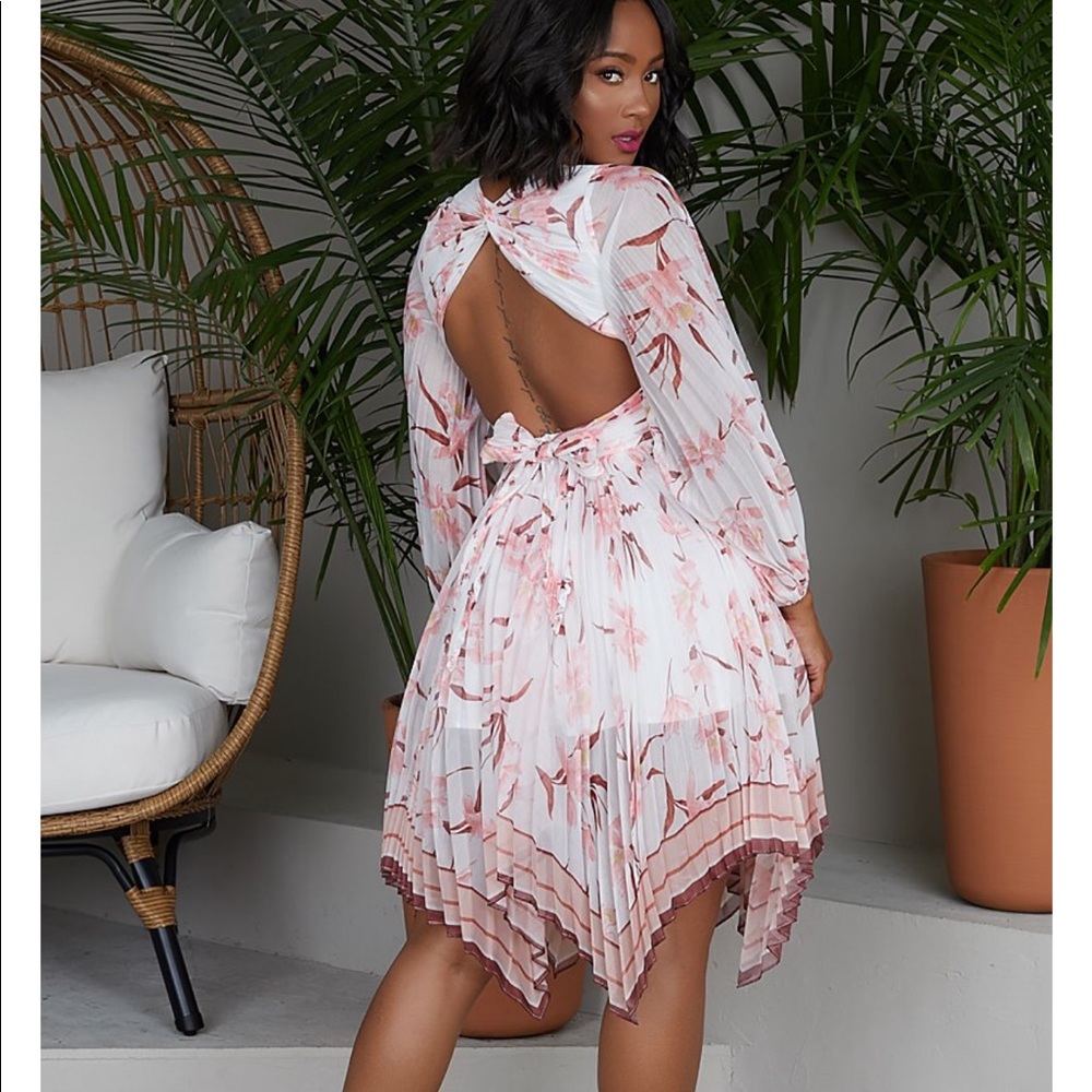 Open back dress. Flowy and floral